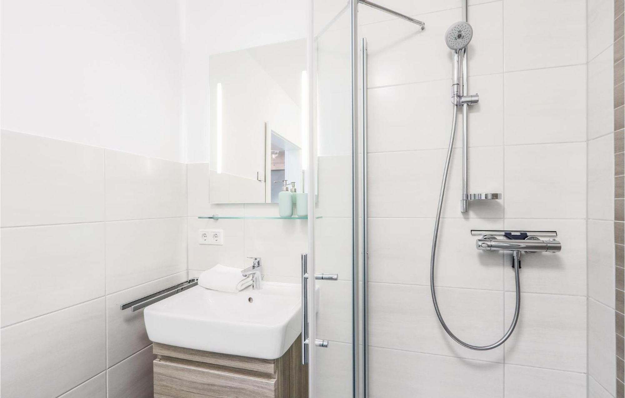 Amazing Apartment In Dagebuell With Kitchenette Ngoại thất bức ảnh